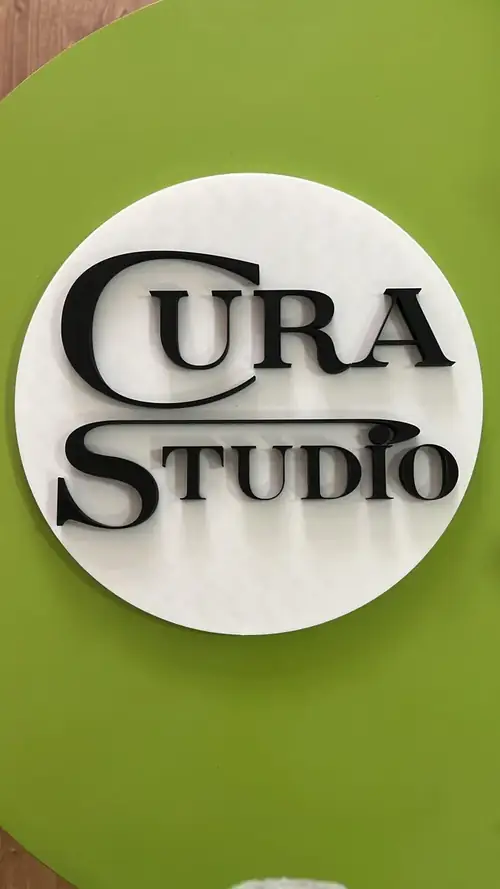 Rótulo corpóreo de Cura Studio producido mediante impresión 3D