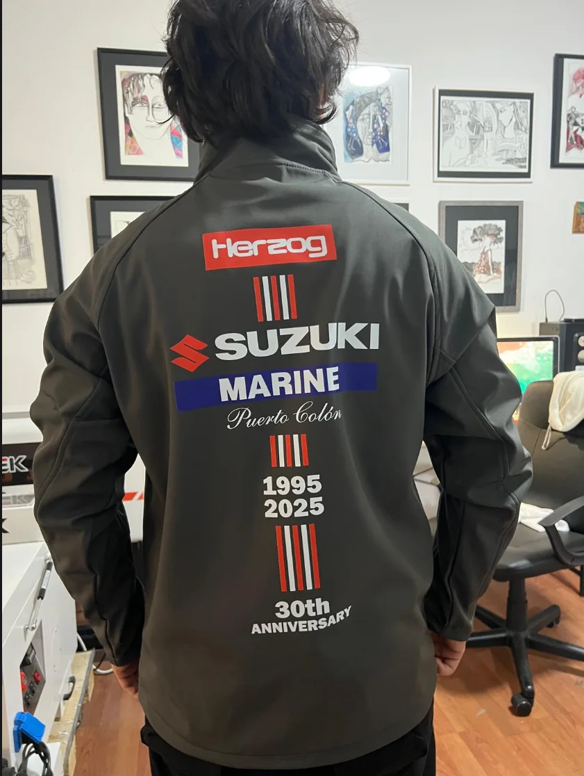 Prenda técnica personalizada con impresión DTF Suzuki Marine y Herzog